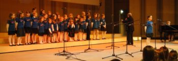 Zespół Mi-Nutki wystąpił z programem kolęd i pastorałek, podczas Świątecznego Koncertu Familijnego